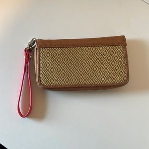 Thirty one bags all about the Benjamin’s wallet